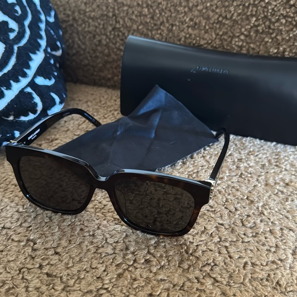 Like new YSL Tortoise sunglasses with case and dust cloth 🤎 - Picture 1 of 7